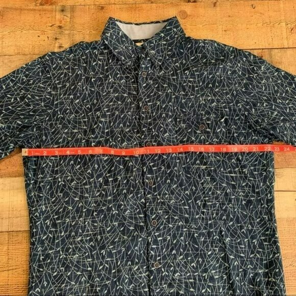 The neighborhood thieves men’s short sleeve full button down with blue leafs - L - Picture 5 of 6